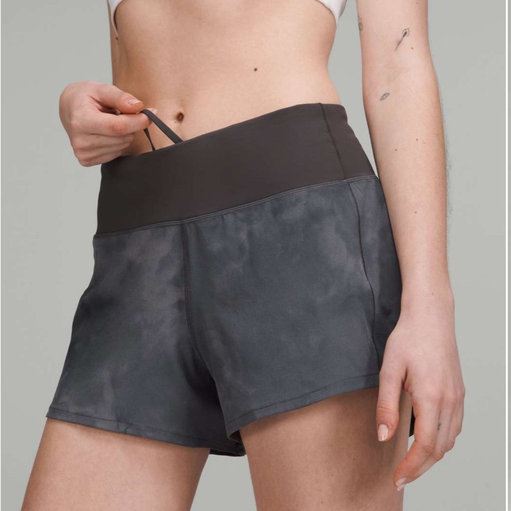 Lululemon Speed Up Mid-Rise Lined Short 4" inseam size 6 Diamond Dye Pitch Grey